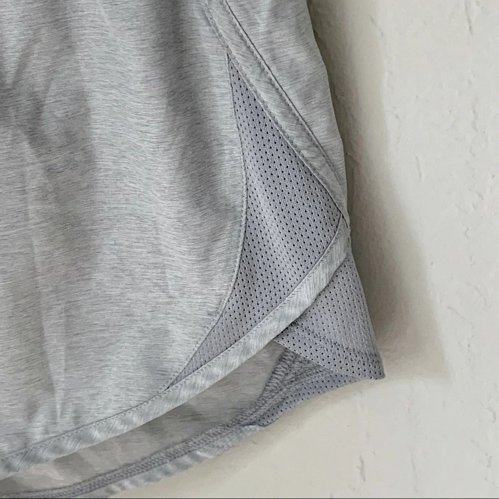 UNDER ARMOUR Fly-By 2.0 3.5” Shorts Gray Wolf Full Heather Size Small - Picture 8 of 14